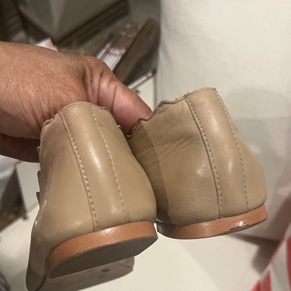 Sam Edelman Beige Scalloped Flats size 7 1/2 - Picture 4 of 9